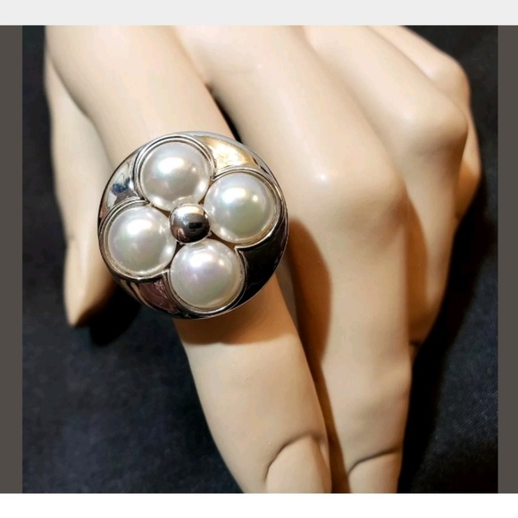 Pearl & Sterling Silver Flower Ring - Picture 3 of 8